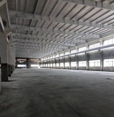 全新厂房2楼车间4000平，层高10米，租金200元一平
